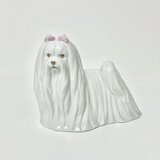 ピンクのリボンのマルチーズのフィギュリンの画像