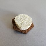 紙束のブローチ　多角形　クリーム×茶（革）　1個