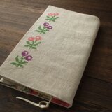 クロスステッチ丸花刺繍の新書ブックカバー　フラックス　ピンクの画像