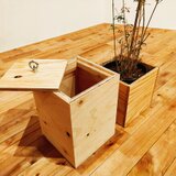 ■温かい木目の木製ゴミ箱《※色指定可能※》／ダストボックス／ごみ箱／木製／ラーチ合板／針葉樹合板／キューブ型