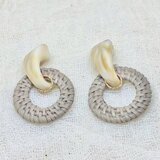 ラタンのピアス