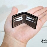 ミニチュア　レザー二つ折り財布