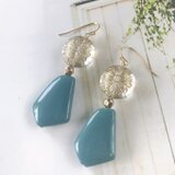 SUNフラワー×ブルーアクリルのヴィンテージ風ピアスGクリア