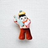 酒瓶を見せつけるひとブローチの画像