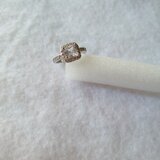 モアサナイト　取り巻きリング　エメラルドカットタイプ