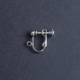 〈オプション〉イヤリング 銀色