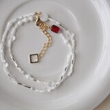 白が好き‼　ヴィンテージ&海外ビーズの軽いネックレス