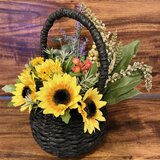 ひまわりがたっぷり！ブラックのバスケットががおしゃれ。夏のバスケットフラワー