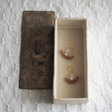 桜の木に水晶とパールのピアス