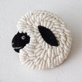モコモコ黒ひつじ　刺繍ブローチ　【受注製作】