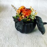 カボチャの入れ物がオシャレ。秋のフラワーポット
