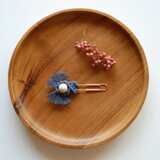 マクラメ糸で編んだbook marker　・　paper clip　NO.１　／　jeans（ブルー系）