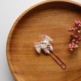 マクラメ糸で編んだbook marker　・　paper clip　NO.２　／　natural＆blush