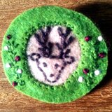 シカのブローチ