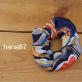 ふわっときれいにカッコよく♡スカーフ柄のシュシュ