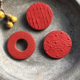 革ブローチ カラーズ