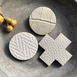 革ブローチ カラーズ