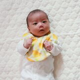 オリジナル水彩柄ガーゼ×ふわふわタオルのスタイ（RE:TOオリジナル柄 yellow）