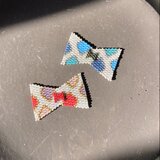 青い水玉模様のブローチ/ヘアクリップ