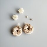 2wayピアス/イヤリング   つぶつぶビーズ＊ラタンリング  オフホワイト/ブラック