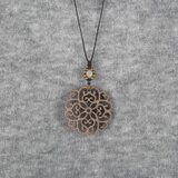 エーデルブロッサムのネックレスFROST　クルミの木のウッドアクセサリーの画像