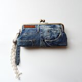 デニムクラッチバッグ　珊瑚のコンチョ付