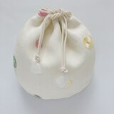 ボタン刺繍のラウンド巾着　大サイズ