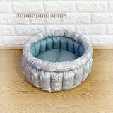 深めでスッポリ！シンプルなペットベッドMサイズ(リボン柄・サックス)