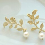 ローズリーフと真珠のしずく☆ピアス