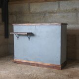 シャビーなレジカウンター