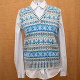 白と水色のベスト