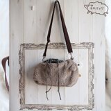 きゅっとフタが縛れる。ふわふわ黒カオ子ひつじ巾着バッグ-143