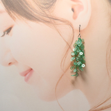 透け感あるグリーン　フラットビーズ　フラワーリーフシャワー