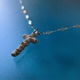 サンゴのクロスのペンダントの画像