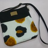 21３.大人可愛い　三毛柄のサコッシュ　黒　ポシェット　再販