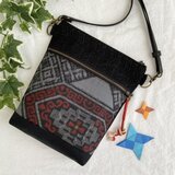 着物リメイク　マチ５㎝ポシェット　大島　　ハンドメイド　