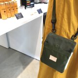 ショッピングバッグが付いたスマホショルダー!!（オフホワイト） その名は"テムズパス"