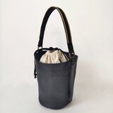 【ゴールド】冬の装いを彩る本革ハンドバッグ