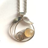 フルーツの実ネックレス