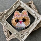 花かんむり　ねこキャメル　刺繍ブローチ