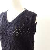 濃紺のウールベスト