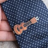 ネクタイピン　ウクレレ（Ukulele）の画像