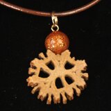 カラファイアとハンカチの木の種のネックレス４