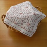 【唐花亀甲】刺し子の花ふきん（えんじ）