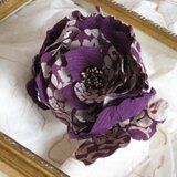 アンティーク着物地からのコサージュ・紫の花