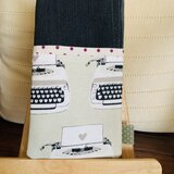 スマホポーチ☆クラシカルなタイプライター柄