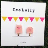 プラバンでできたブタのイヤリング