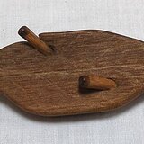 木のブローチ　葉に虫の画像