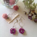 揺れる野薔薇の花ピアス