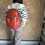 【ORZO】≪オリジナルカラー≫イントレチャート型押しレザーバッグ リュック レッドxベージュ OR-3001の画像